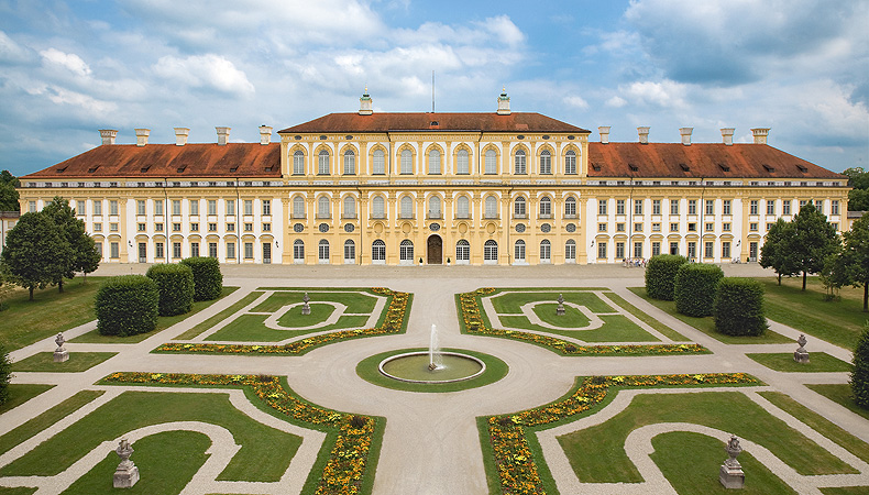 The west façade of the New Palace at Schleißheim seen across its formal gardens.